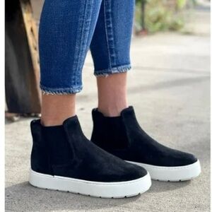 Vince Warren Black Suede Ankle Booties Women’s Size 8.5 M